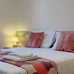 Family In The Center Near The By Host Hero Apartamento